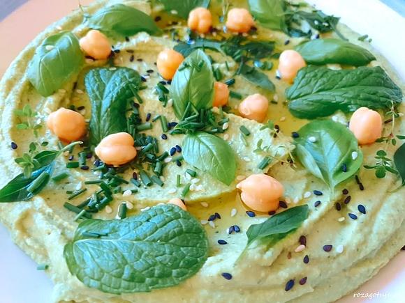 Hummus z pietruszką i ziołami