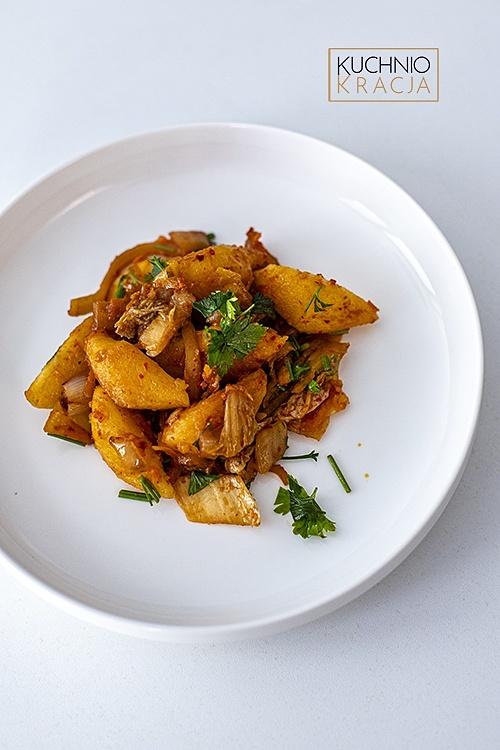 Kopytka z kimchi i boczkiem