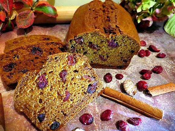 Aromatyczne ciasto z dynią i żurawiną