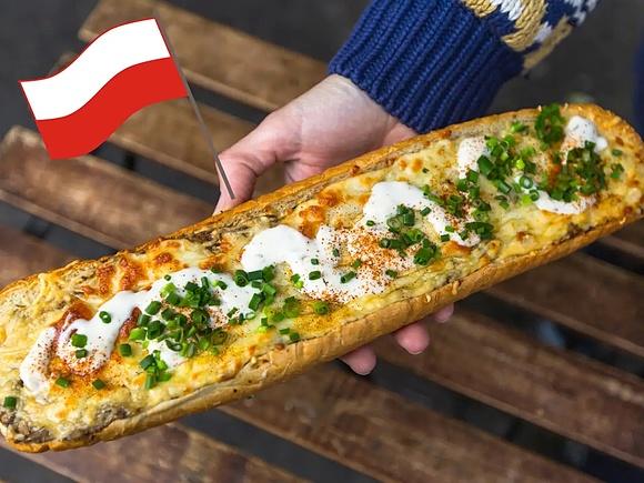 Top 4 polskie uliczne jedzenie, które musisz spróbować: od zapiekanki po oscypka