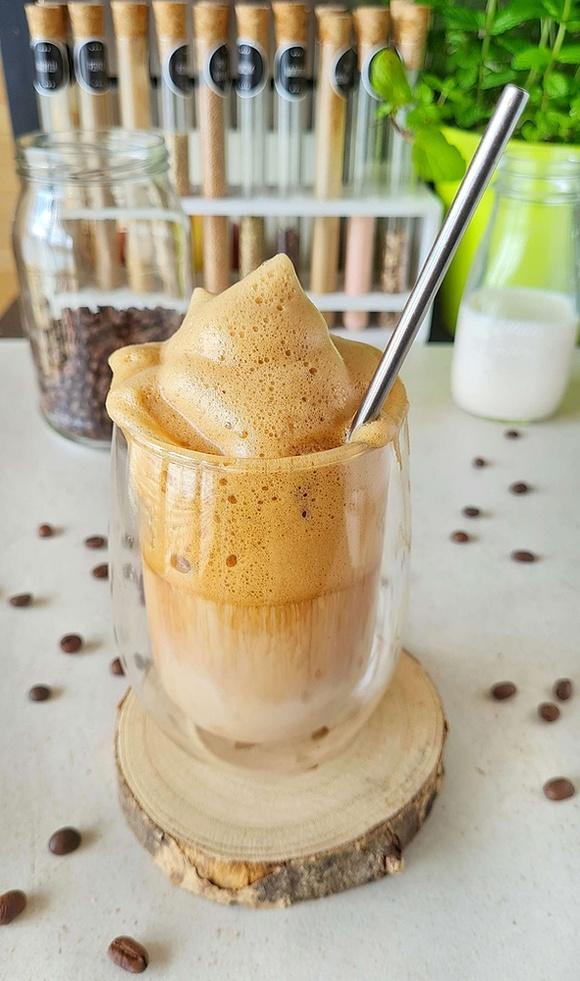 Kawa mrożona dalgona coffee