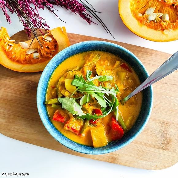 Warzywne curry z dynią i soczewicą