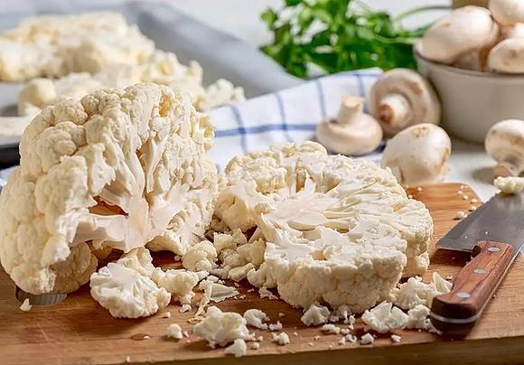 Smażony kalafior z sosem pieczarkowym
