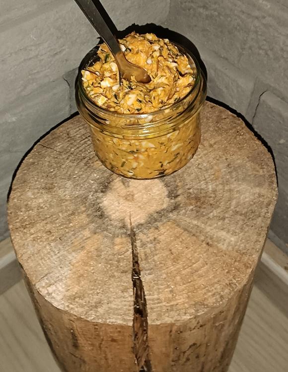 Pomidorowa pasta jajeczna z makrelą