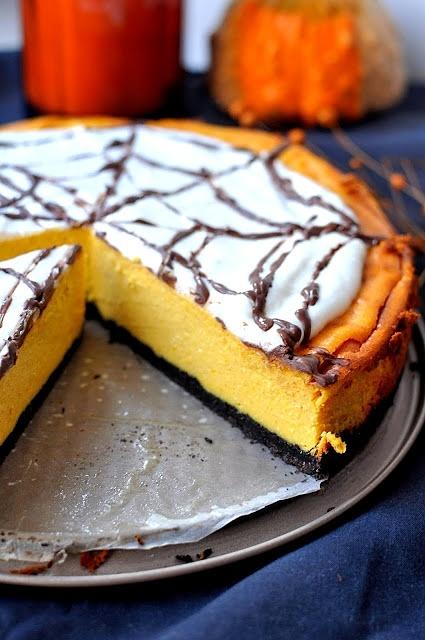 Sernik dyniowy kremowy na spodzie Oreo