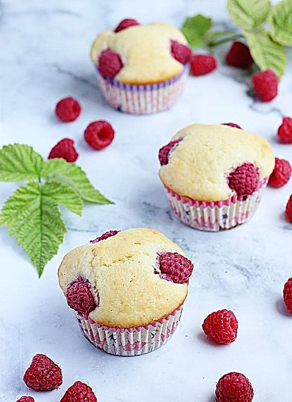 Muffinki na maślance z malinami