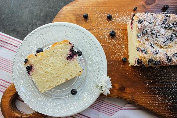 Drożdżowe ciasto bez mleka i jajek z jagodami