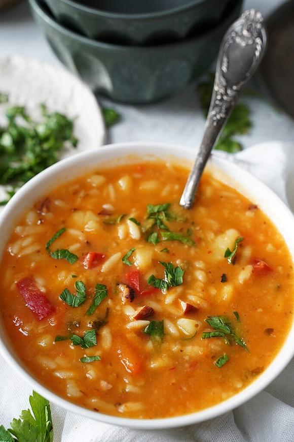 Włoska zupa z makaronem orzo