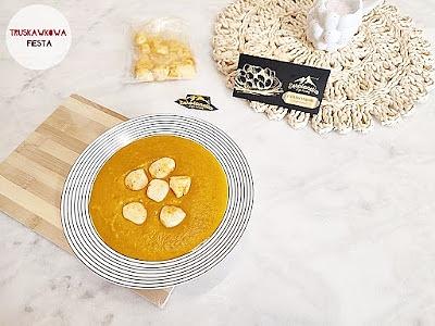 Zupa dyniowa z ryżem i juhaskami paprykowymi