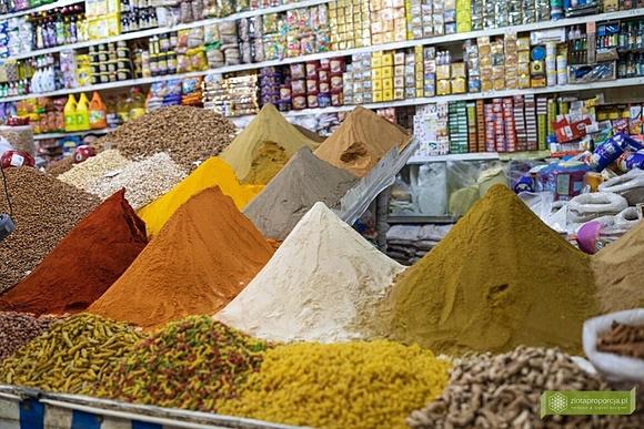 Targ w rissani i madfouna, czyli berber pizza w drodze do erg chebbi