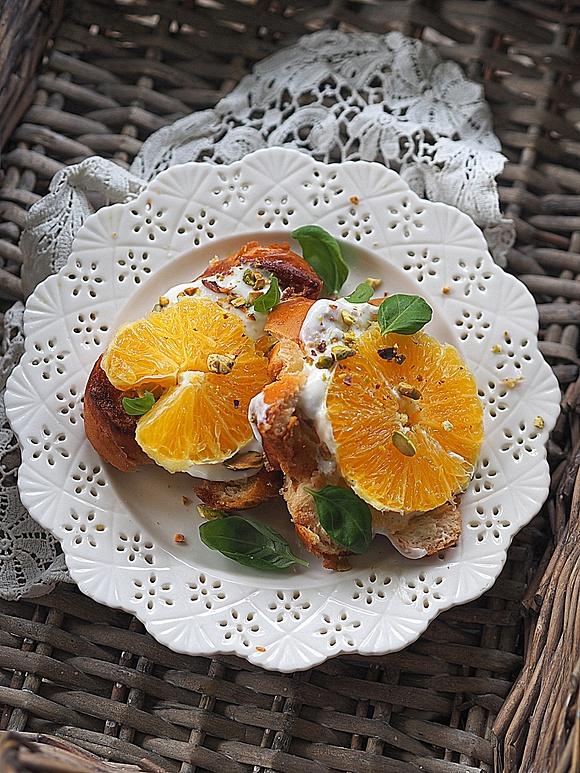 Chałka z ricottą, pomarańczą i pistacjami – idealna na kolację lub śniadanie