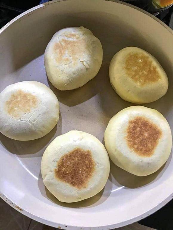 Proziaki - miękkie bułeczki na sodzie pieczone na patelni