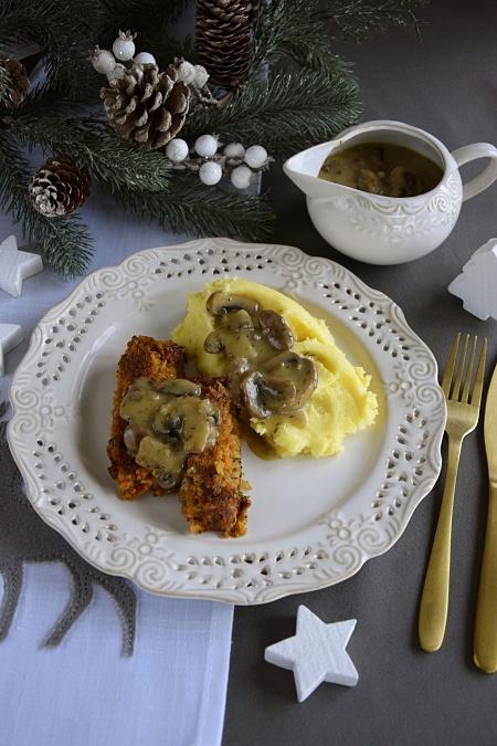 Wegańska pieczeń z sosem pieczarkowym