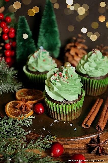 Muffinki piernikowe w kształcie choinek