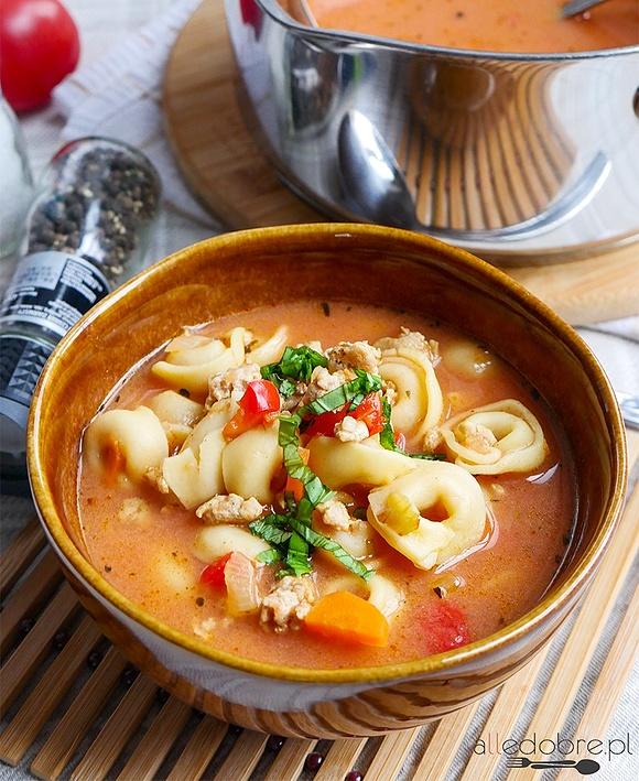 Zupa z mięsem mielonym i tortellini