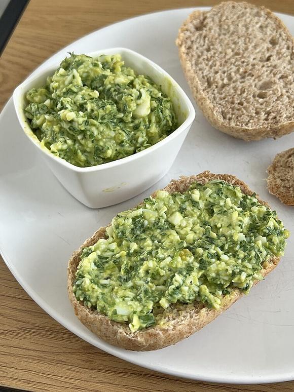 Pasta jajeczna z brokułem na śniadanie i kolację