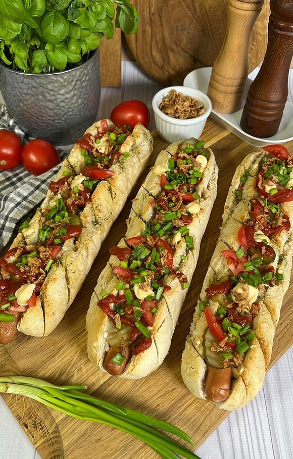 Czosnkogi z serami i parówkami