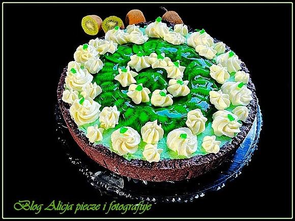 Kiwi tort – przepis na owocowe ciasto z kremem