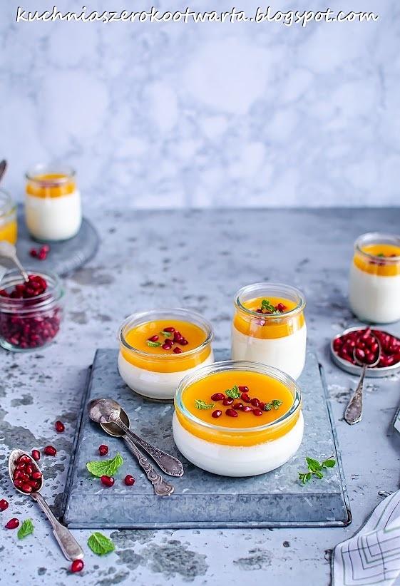 Kokosowa panna cotta z mango i granatem