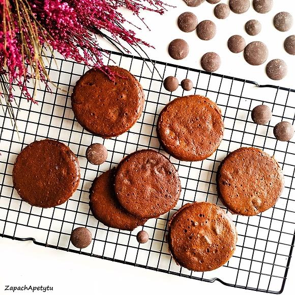 Ciasteczka brownie z delikatną teksturą i intensywnym smakiem