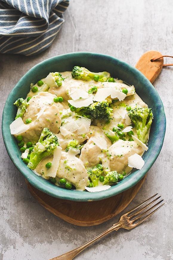 Pierogi w sosie