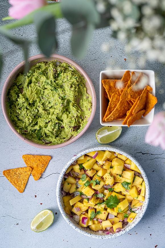 Łatwa salsa z mango i guacamole - przepis na zdrowe przekąski