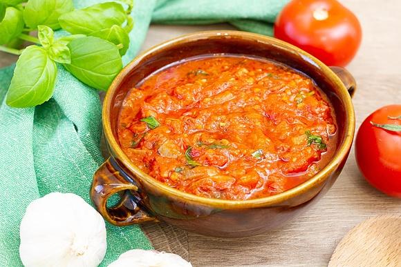 Prosty domowy sos marinara do makaronu i pizzy