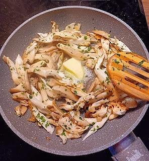Szybkie boczniaki z czosnkiem niedźwiedzim