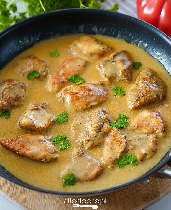 Piersi z kurczaka w kremowym sosie z parmezanem