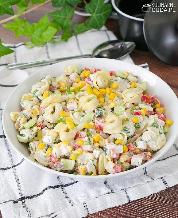 Sałatka z szynką i tortellini