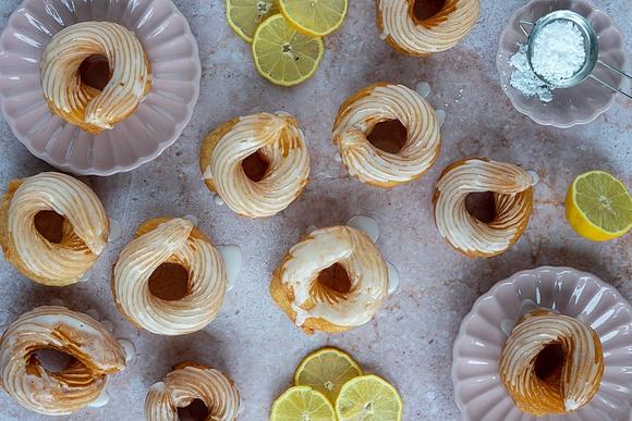 Hiszpańskie gniazdka – pączki z ciasta parzonego