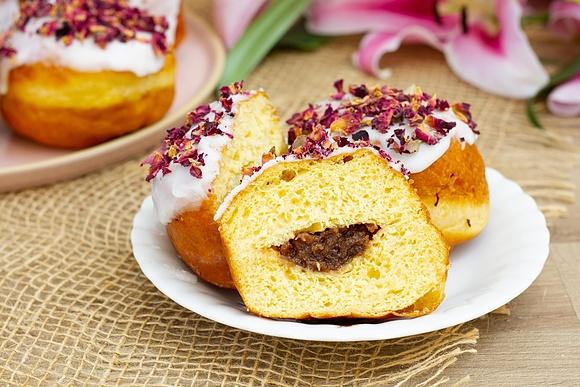 Pączki z konfiturą z róży