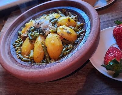 Tajine z kurczakiem, ziemniakami i fasolką szparagową