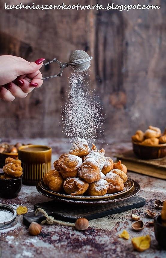 Orzechowe mini pączki serowe