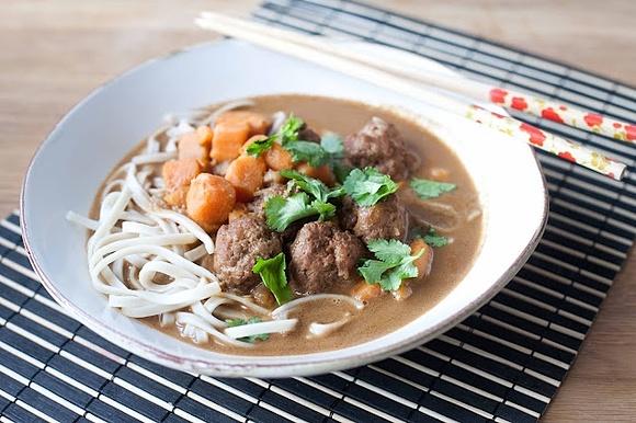 Zupa curry z klopsikami i batatem