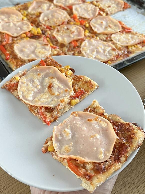 Domowa pizza z blachy przepis na pyszną i kreatywną