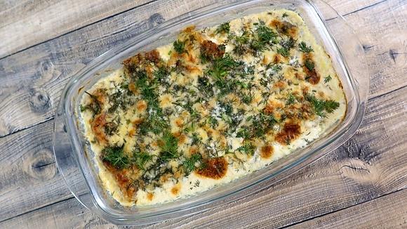 Pieczona ryba w sosie koperkowo-serowym