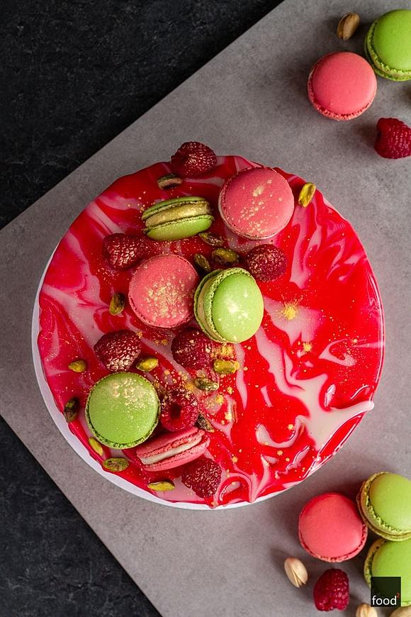 Tort musowy pistacjowo-malinowy