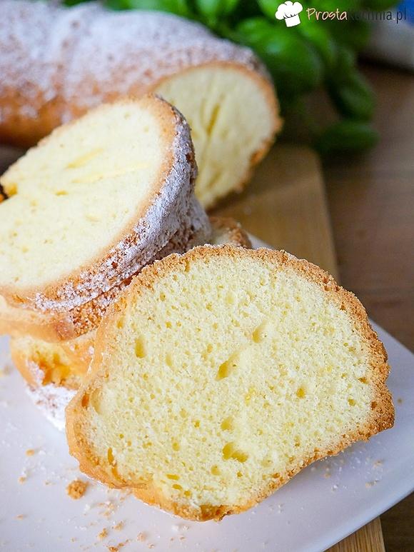 Maślana babka cytrynowa