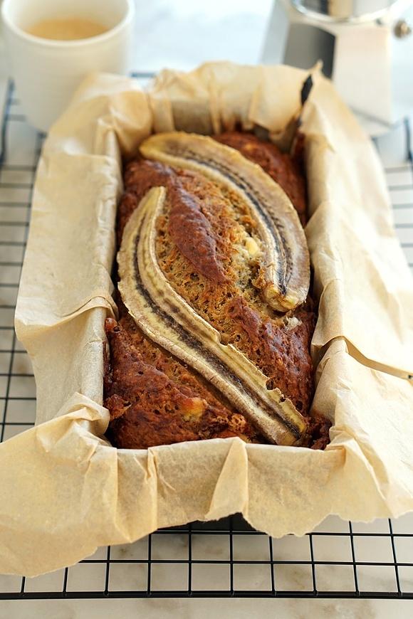 Chlebek bananowy z kawą i białą czekoladą