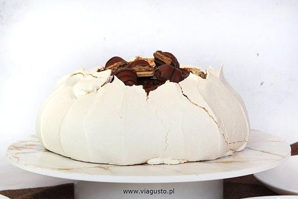 Beza pavlova z kremem kinder bueno