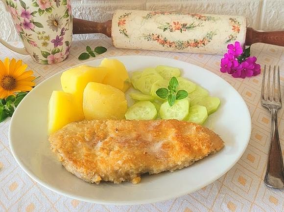 Kotlet drobiowy w serowej panierce