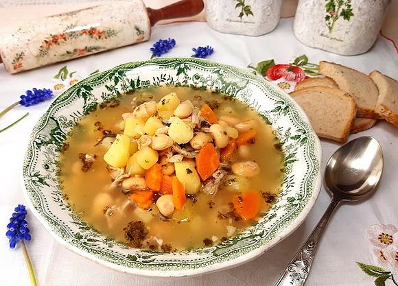 Zupa fasolowa bieszczadzka