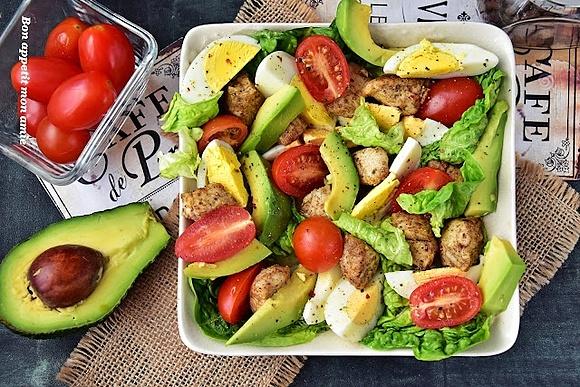 Sałatka z avocado i jajkiem