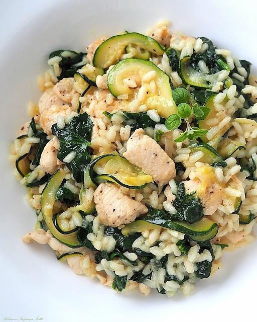 Risotto z cukinią, szpinakiem i kurczakiem