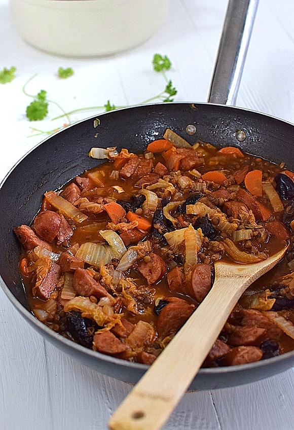 Błyskawiczny bigos z kapusty pekińskiej