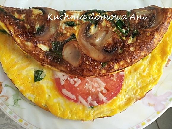 Omlet ze szpinakiem i pieczarkami