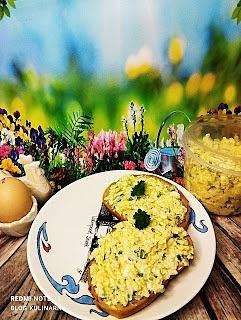 Pasta jajeczna na kanapki z cebulą szczypiorem i natką pietruszki