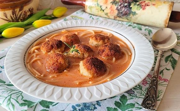 Zupa pomidorowa z klopsikami