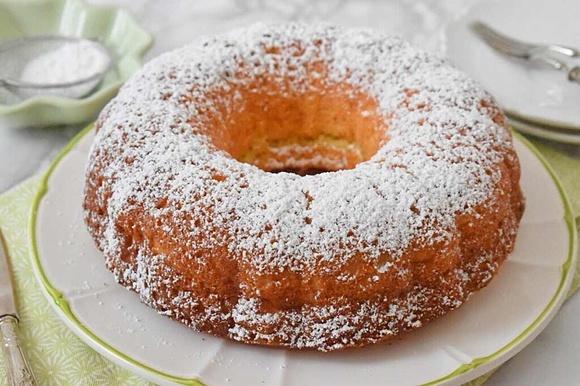Wilgotna babka serowa z serkiem ricotta